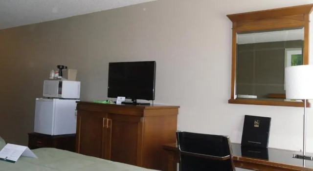 Четырёхместный номер Standard с видом на город Okanogan Inn & Suites
