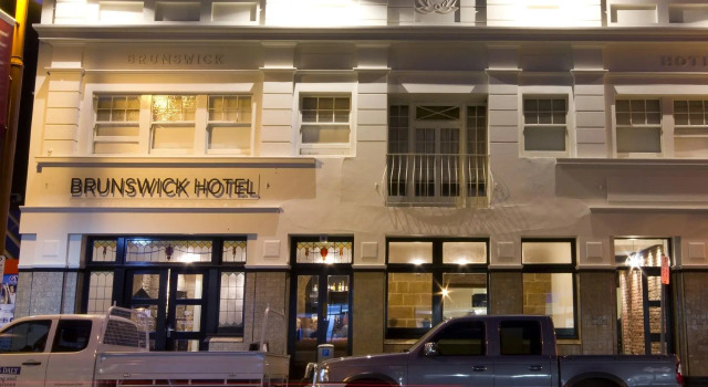 Кровать в общем номере (женский номер) Tassie Backpackers @ The Brunswick Hotel