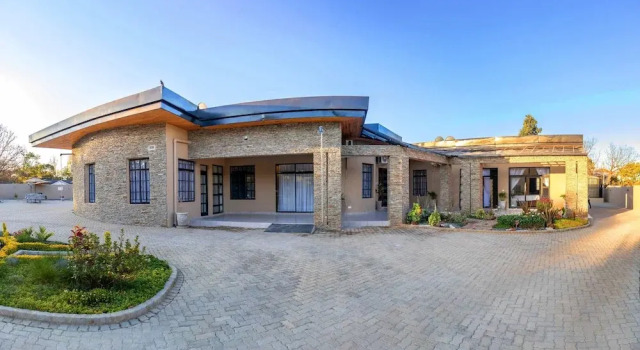 Olivoak, Book Villa 3-Star Hotels in Harare, 3*