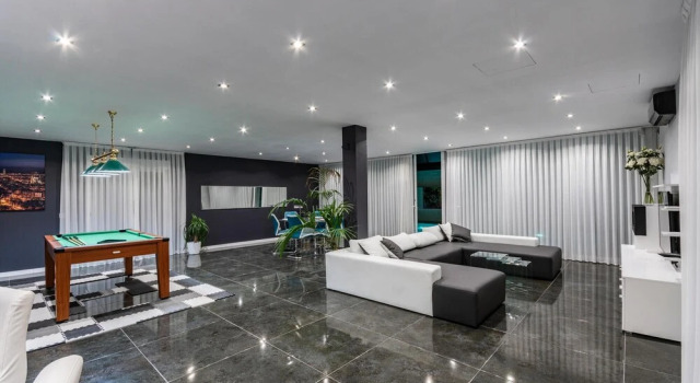 Luxurious Villa .2 Swimming Pools 200 M. From The Beach 1 Climatized, Book Villa Sitges Costa del Garraf