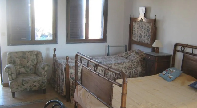 Room in Guest Room - Private Room on a Terrace With Garden, Prenota Affittacamere Quelfes Algarve
