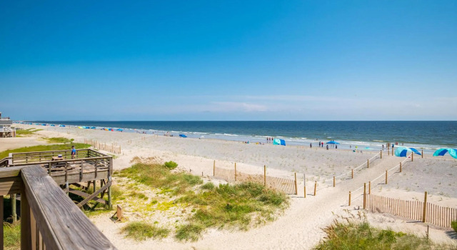 Mead Us At The Beach by Oak Island Accommodations