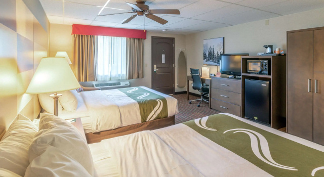 Четырёхместный номер Standard Quality Inn near Rocky Mountain National Park