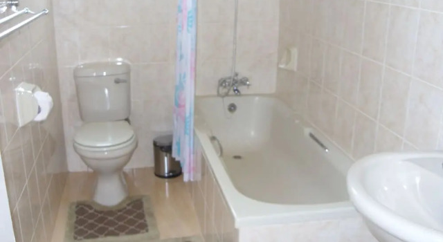 Семейный номер Standard с балконом и с видом на сад Lusaka Mosi-O-Tunya Executive Lodge