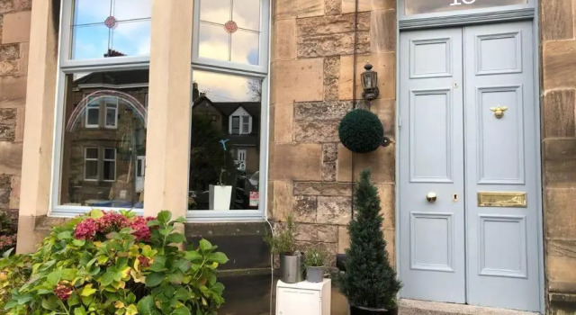 Traditional apt close to city centre & Hampden