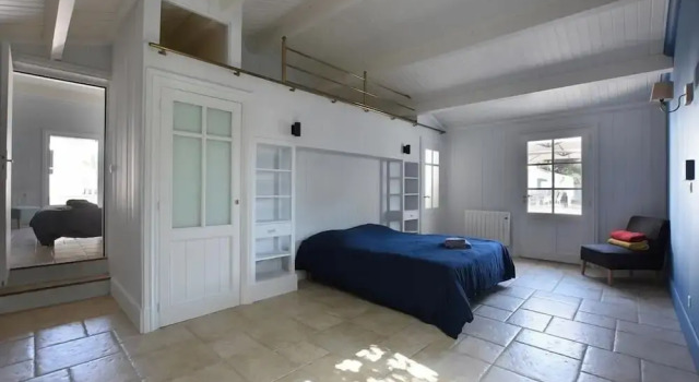 Villa Mer 100 M de la Mer - île de Ré, Rezerwuj Willa Hotele w Charente-Maritime z basenem, Basen
