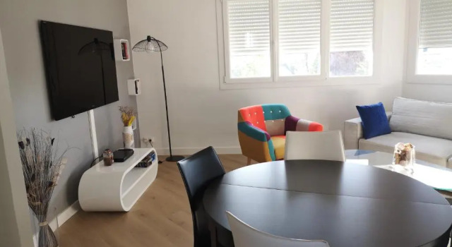 Appartement tout confort 2 chbres - 72m2 - avec terrasse et vue Pyrénées, Забронировать Апартаменты/квартира Отели Pyrénées-Atlantiques с парковкой, Парковка