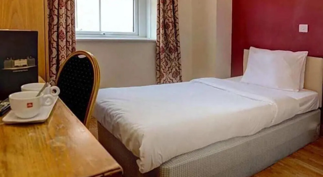 Номер Standard Baylis Park Hotel