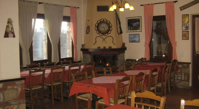 Guesthouse Moucha, Book Hotel  
