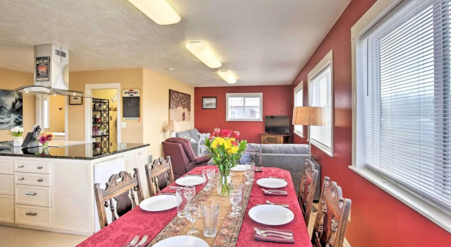 Waldport Townhome w/ Dog Run on Alsea Bay!, Prenota Appartamento Waldport 