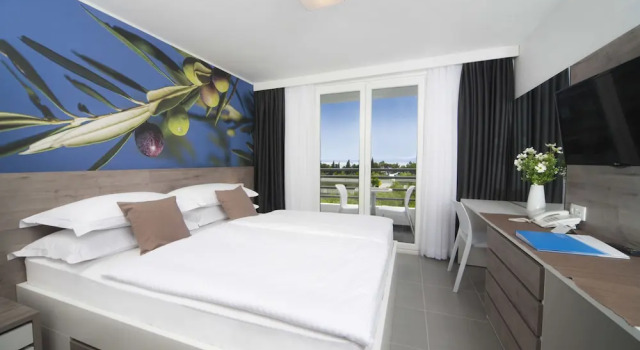 Двухместный номер Standard с балконом Bluesun hotel Neptun - All inclusive