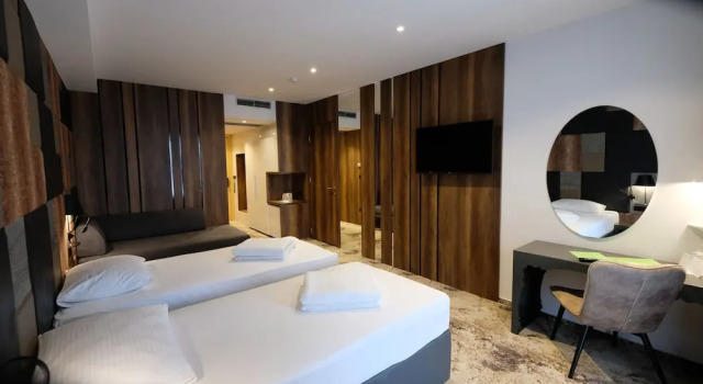 Трёхместный номер Deluxe с балконом Hollywood Hotel