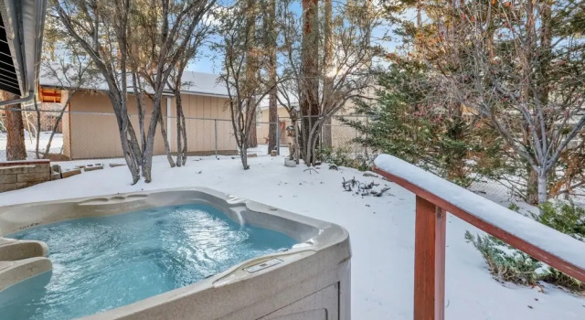 2087- Wildwood Lodge 3 Bedroom Home by RedAwning