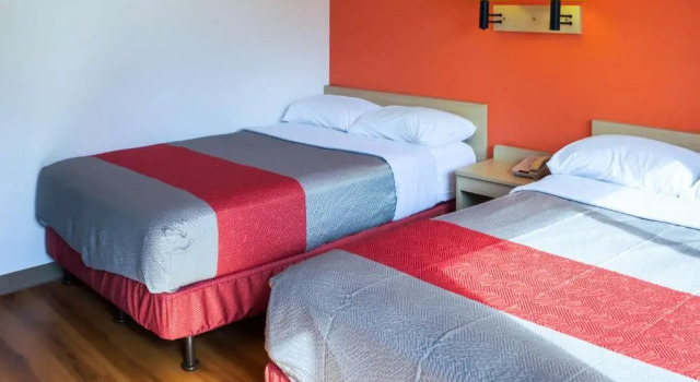 Четырёхместный номер Standard Motel 6-Porterville, CA
