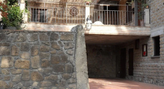 Коттедж с 2 комнатами с балконом Casa Serafina Typical Three-room Apartment Historic Green Area