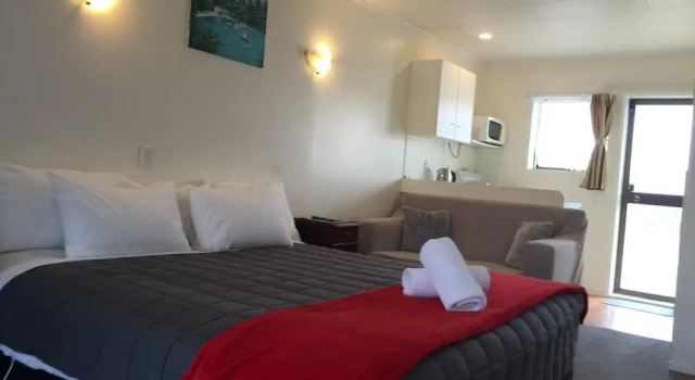 Студия Deluxe Dukes Midway Lodge