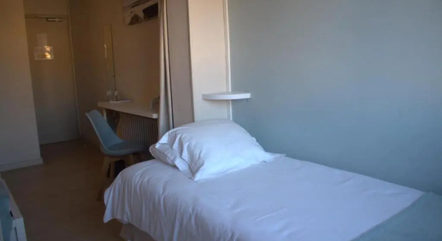 Четырёхместный номер Standard Logis Hôtel Le Clement V
