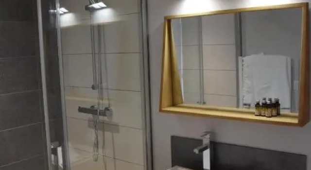 Апартаменты Logis Hôtel Restaurant SPA le Beau Site
