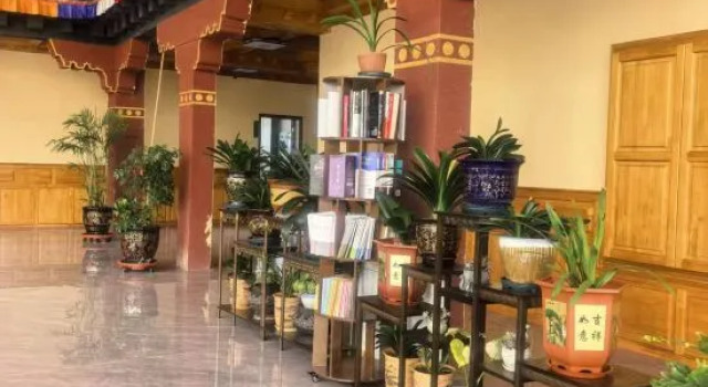 Tengchu Jiayuan Homestay, Boek Hotel Daocheng Sichuan