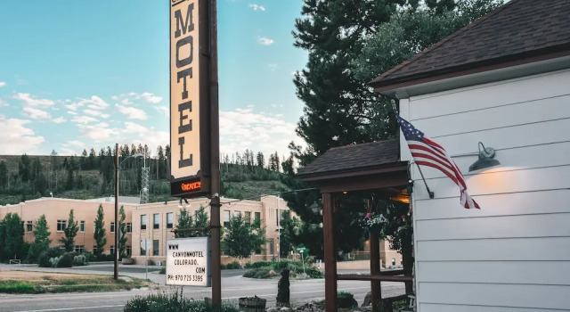 Canyon Motel near Rocky Mountain National Park, Buchen Sie Motel Hot Sulphur Springs Colorado