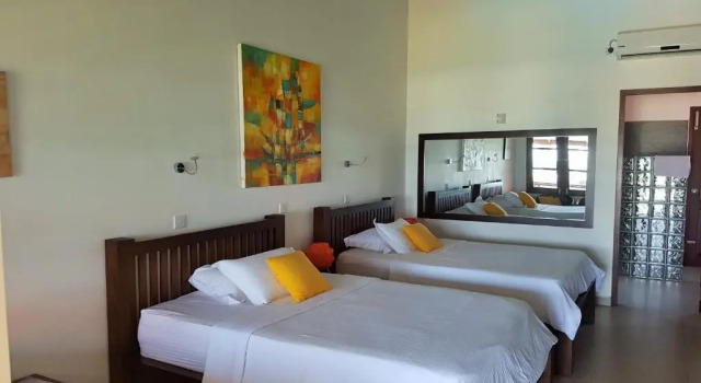 Четырёхместный номер Standard с видом на океан IMAGINE Villa Hotel