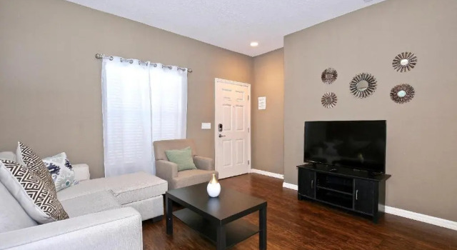 All new townhouse in gated community 10 min away from Disney!, Book Hotel Hoteller i Four Corners med pool, Swimmingpool