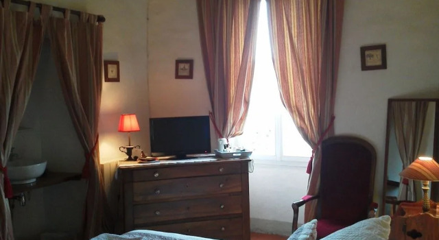 LORANGERIE Chambres dhotes de charme, Book Bed and Breakfast Hotels in Valros with Parking, Parking
