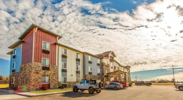 Кровать в общем номере My Place Hotel-Grand Forks, ND