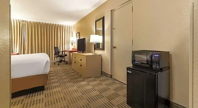 Двухместный номер Deluxe Ramada Inn by Wyndham Fairfield NJ