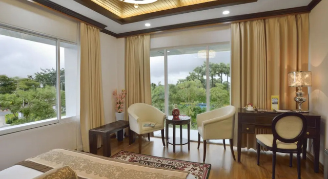 Люкс с красивым видом из окна The Regency Hotel