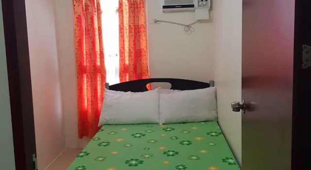 Кровать в общем номере Хостел Samanakan's Seafarers Condotel