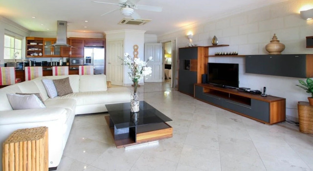 Beachfront luxury modern 2-bed apt with pool by BSL Rentals, Réserver Appartement Appartements à Appleby, Appartement