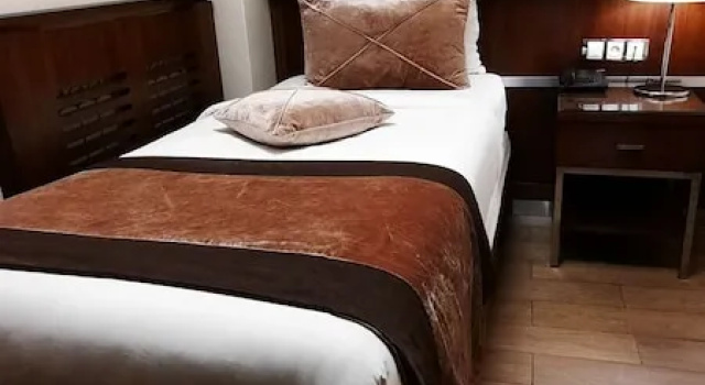 Balkonlu Konfor tek kişilik oda Hotel Azdif