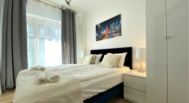 Апартаменты Premium c 1 комнатой с балконом и с видом на город erApartments Mennica Residence