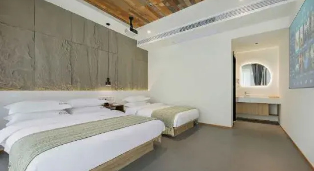 Семейный люкс c 1 комнатой с балконом и с видом на внутренний двор Luxian Liubai Yinxi Homestay