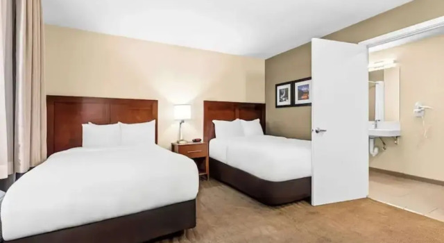 Habitación cuádruple Estándar Aurora Inn