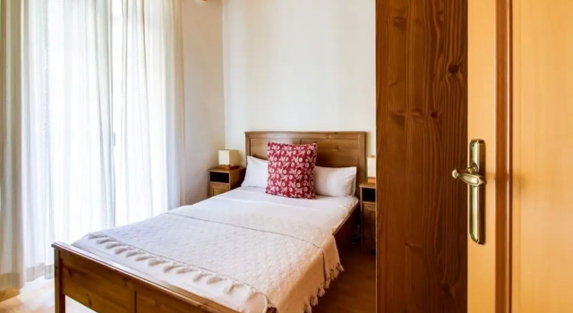 Modern 2 Bedroom in Poble Sec, 7 Minutes to Metro, Забронировать Отель Барселона провинция Барселона, рядом с Парк скульптур