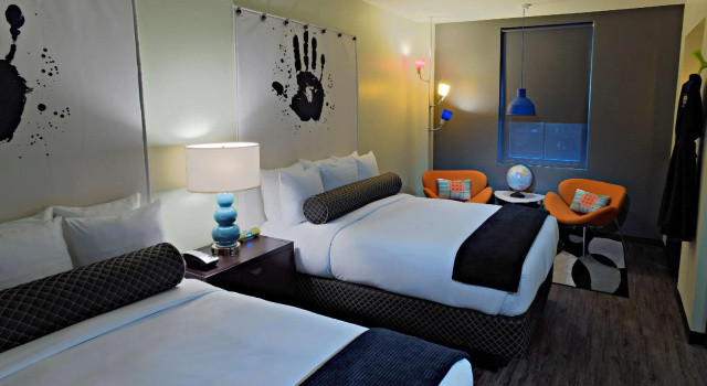 Четырёхместный номер Standard ACME Hotel Chicago, Outset Collection by Hilton