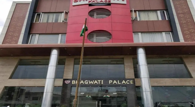 Bhagwati Palace, Забронировать Отель Мирзапур штат Уттар-Прадеш