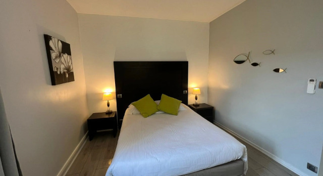 Logis Hotel-Restaurant Saint Romain, Prenota Hotel Anse Beaujolais
