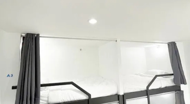 Кровать в общем номере (мужской номер) Krabi Grand Place Hotel