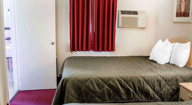 Четырёхместный номер Standard Rodeway Inn Dillsburg