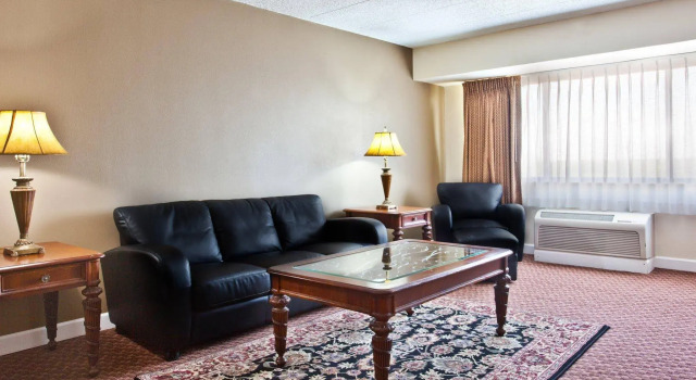 Holiday Inn Rolling Meadows - Schaumburg Area, Rezerwuj Hotel Schaumburg 