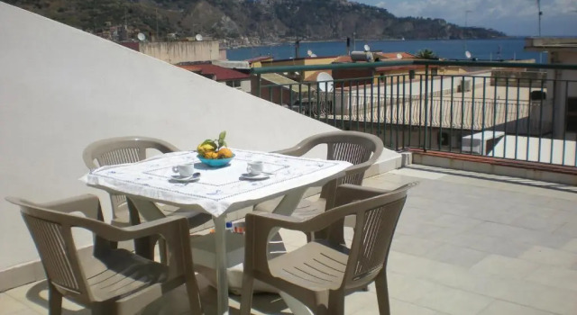 Апартаменты с видом на море Ninos Apartments