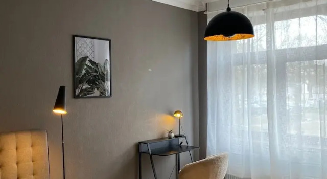 Room-zimmer mit Stuck in Co-living Apart, Забронировать Гостевой дом Гостевые дома Оффенбах, Гостевой дом