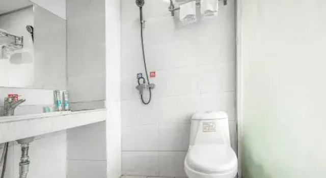 Трёхместный люкс Haoyijia Hotel