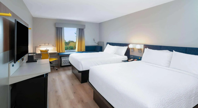 Четырёхместный номер Standard Microtel Inn & Suites by Wyndham Hot Springs