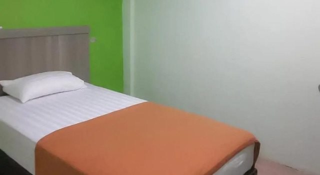 Guest House Anak Raja Pangkalan Bun Syariah RedPartner, Rezervovat Penzión Hotely v Kalimantan s parkováním, Parkování
