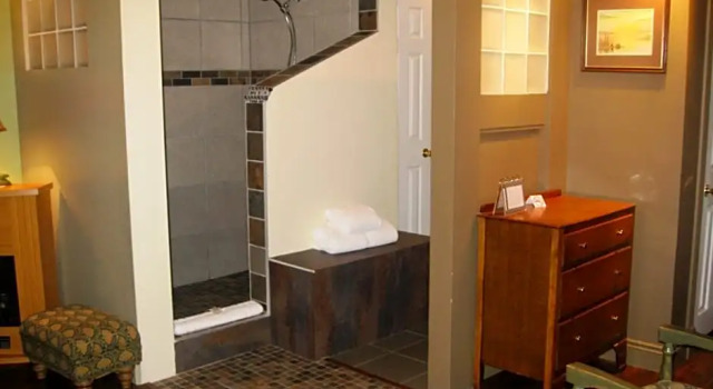 Номер Luxury Heartwood Inn