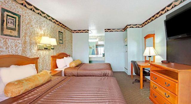 Четырёхместный номер Standard Econo Lodge Inn & Suites Near Lackland AFB